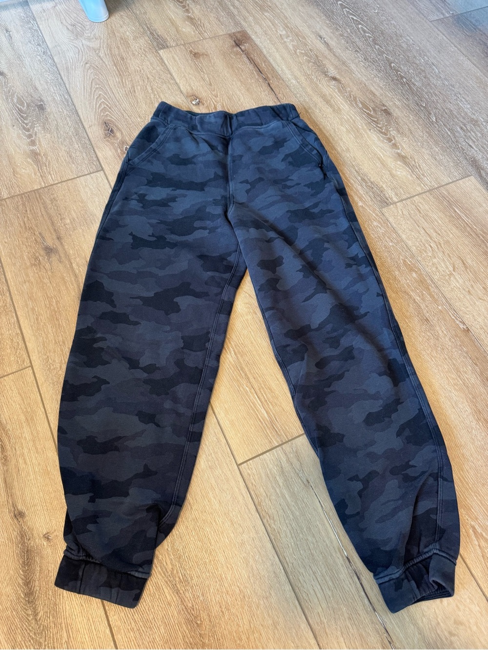 Lululemon Relaxed High-Rise Joggers dark charcoal camouflage Women’s size 2
